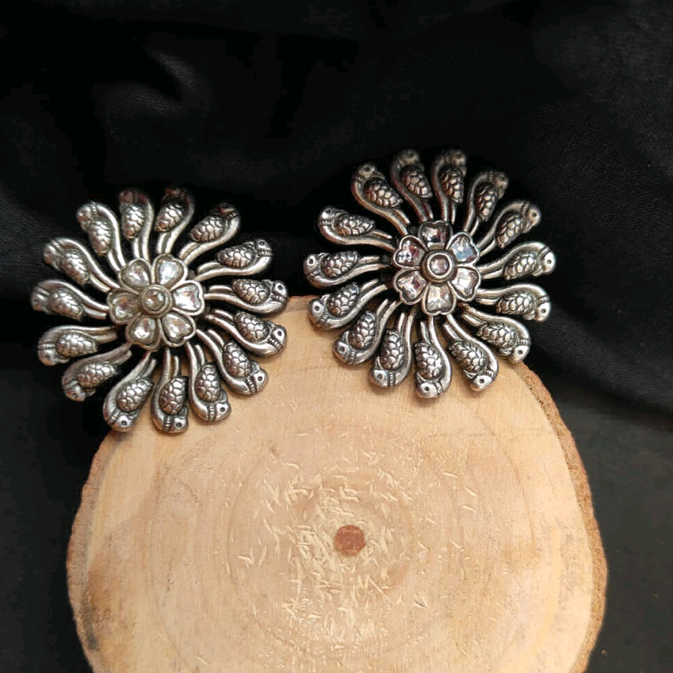 Karaa Big Studs with Kundan Motif 